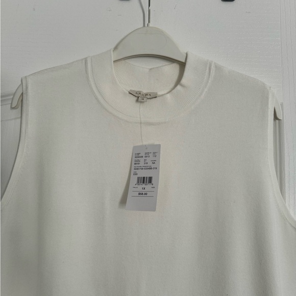 Laura plus NWT beautiful sleeveless top - Picture 2 of 7